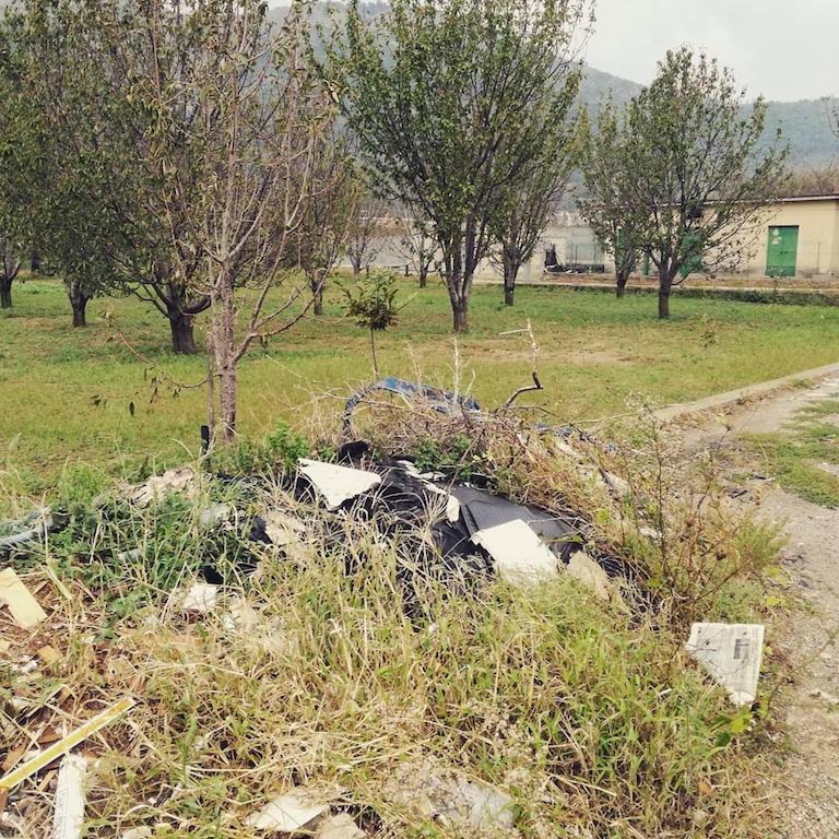 11 ottobre 2018 abbandono di rifiuti e rogo di rifiuti in Castel San Giorgio Salerno